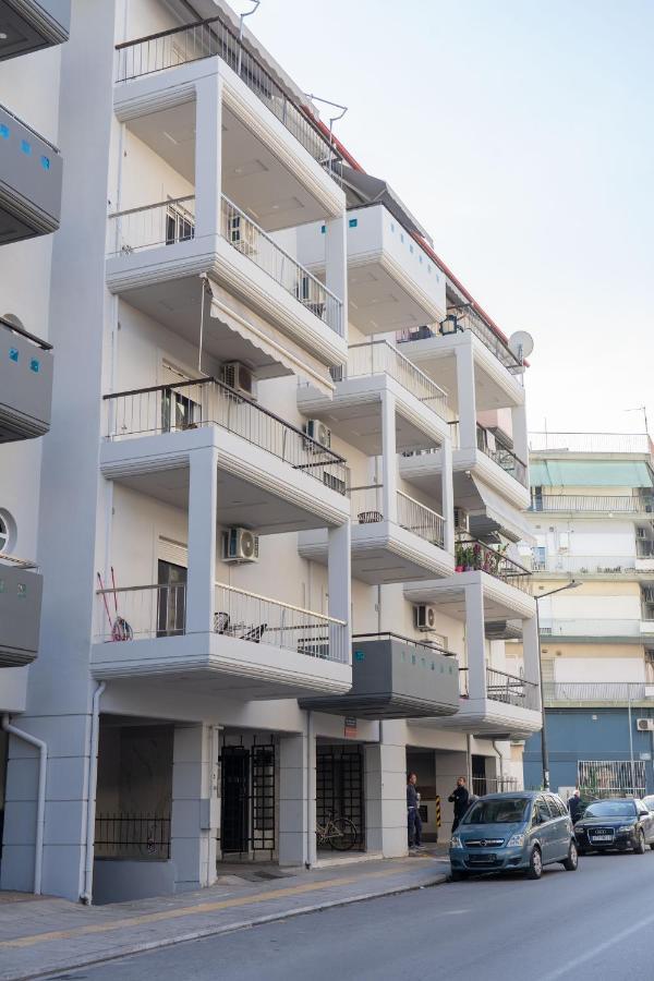 The Whole Packet C4 Center With Parking Apartment Larissa Exterior photo