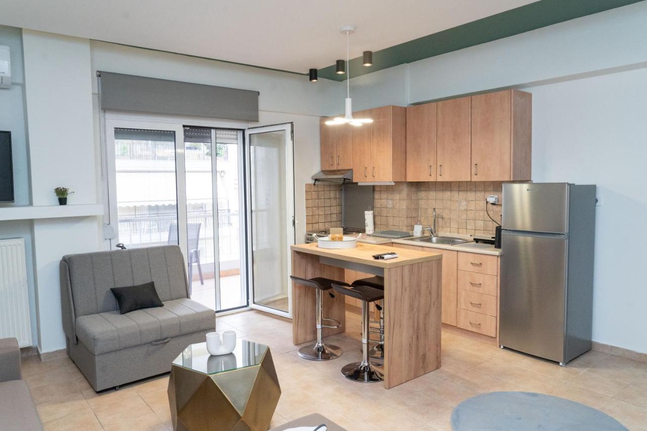 The Whole Packet C4 Center With Parking Apartment Larissa Exterior photo