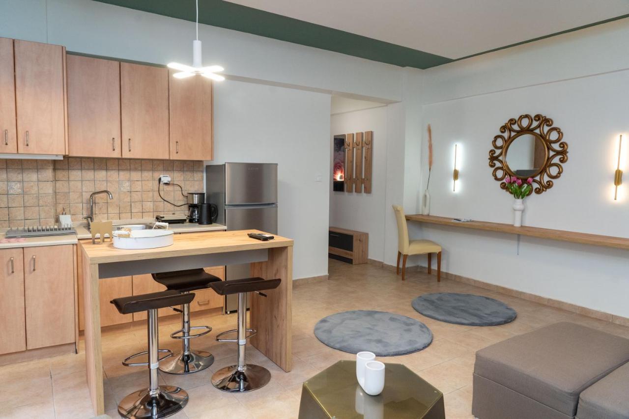 The Whole Packet C4 Center With Parking Apartment Larissa Exterior photo